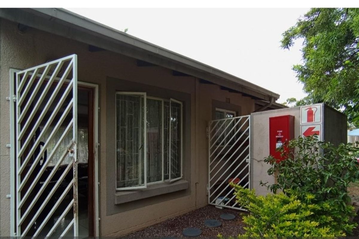 3 bedrooms, 1 bathroom apartment for sale in country view midrand  - Photo 3