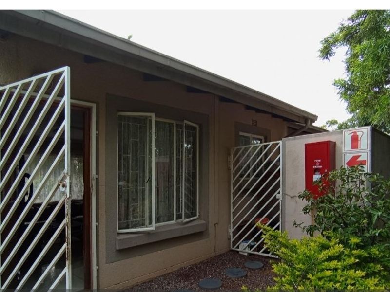 3 bedrooms, 1 bathroom apartment for sale in country view midrand  - Photo 3