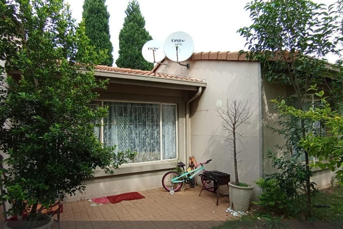 3 bedrooms, 1 bathroom apartment for sale in country view midrand  - Photo 2