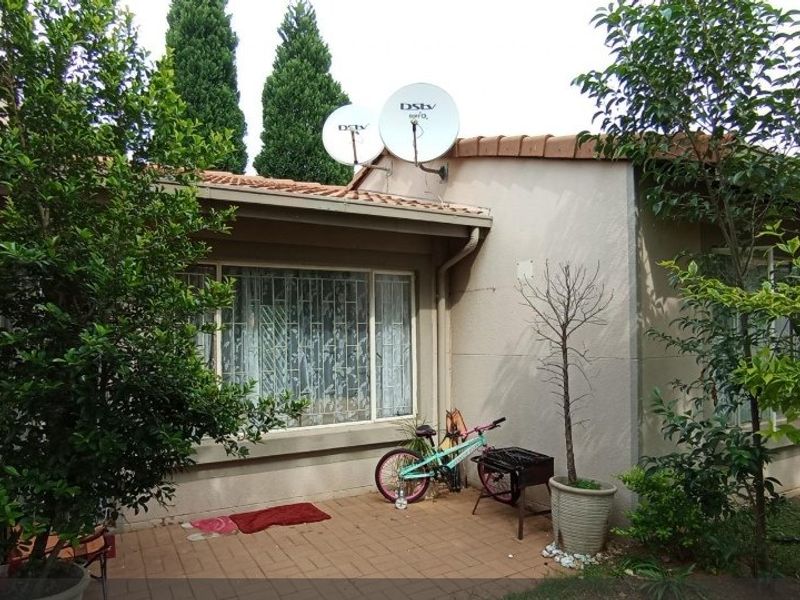 3 bedrooms, 1 bathroom apartment for sale in country view midrand  - Photo 2