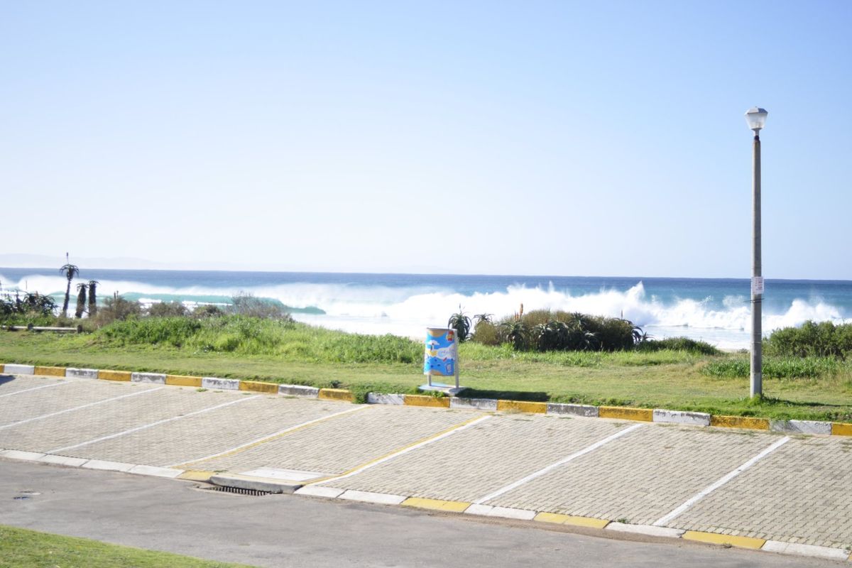 Stunning Beachside Apartment – Prime Investment Opportunity in Jeffreys Bay - Photo 4