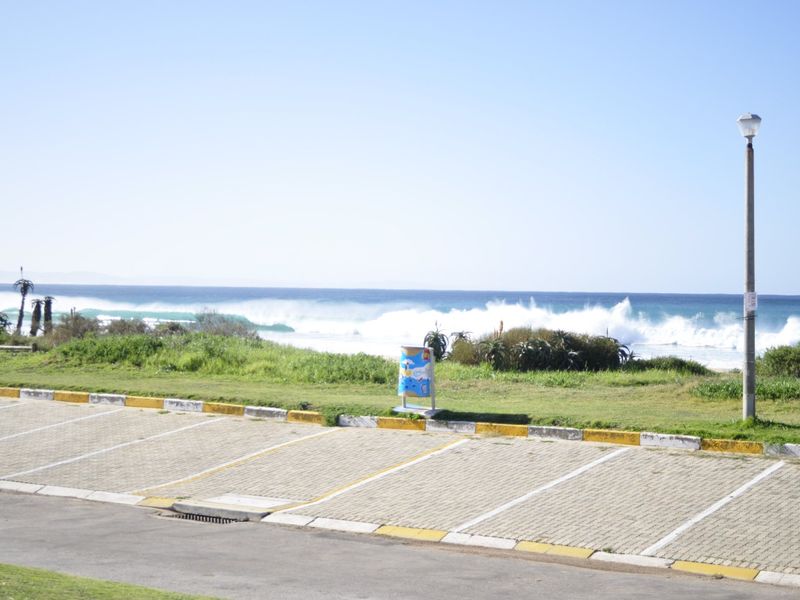 Stunning Beachside Apartment – Prime Investment Opportunity in Jeffreys Bay - Photo 4