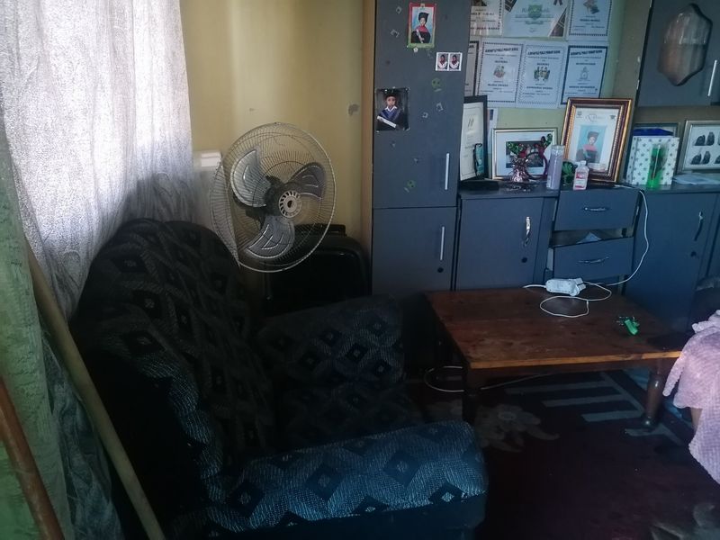 2 BEDROOM HOUSE IN KHAYELITSHA FOR SALE - Photo 3