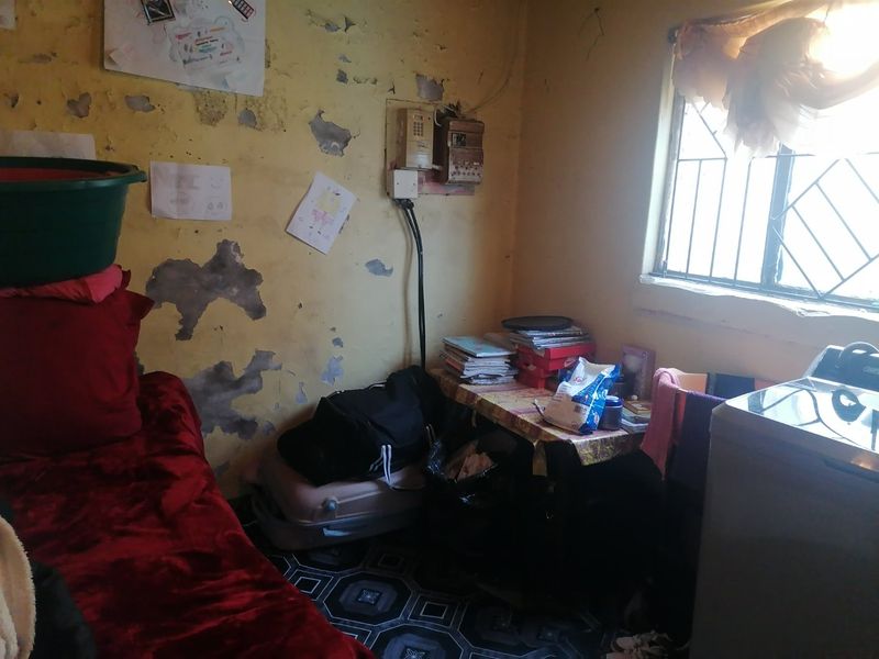 2 BEDROOM HOUSE IN KHAYELITSHA FOR SALE - Photo 6
