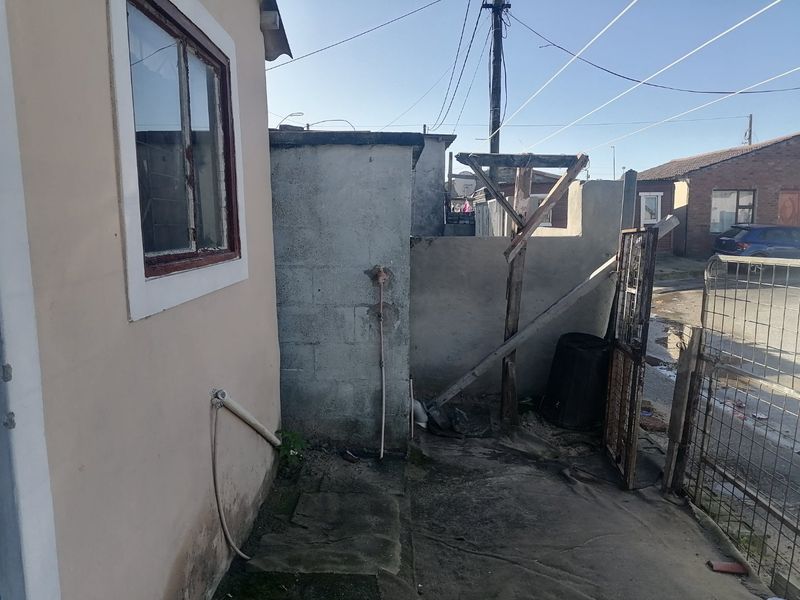 2 BEDROOM HOUSE IN KHAYELITSHA FOR SALE - Photo 2