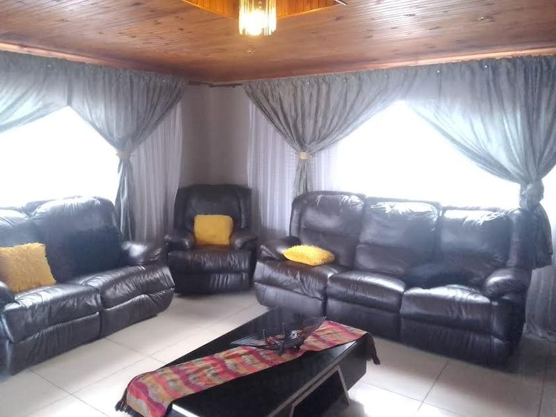 YOUNG FAMILY HOME - Photo 3