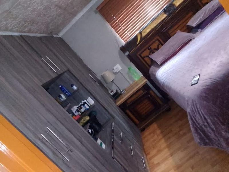 YOUNG FAMILY HOME - Photo 6