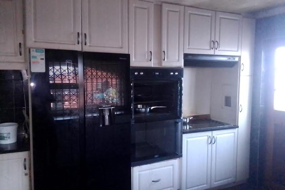 YOUNG FAMILY HOME - Photo 5