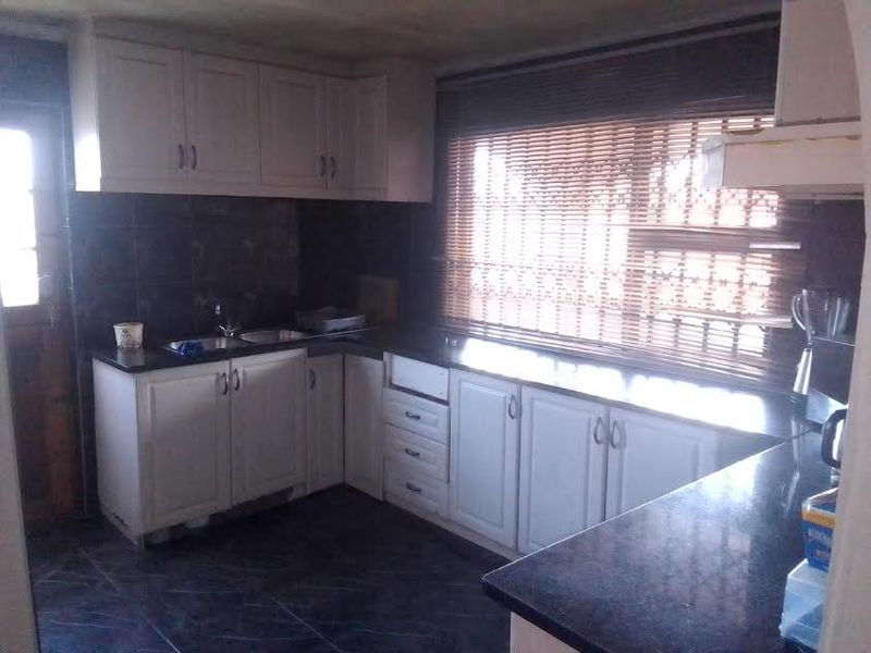 YOUNG FAMILY HOME - Photo 4