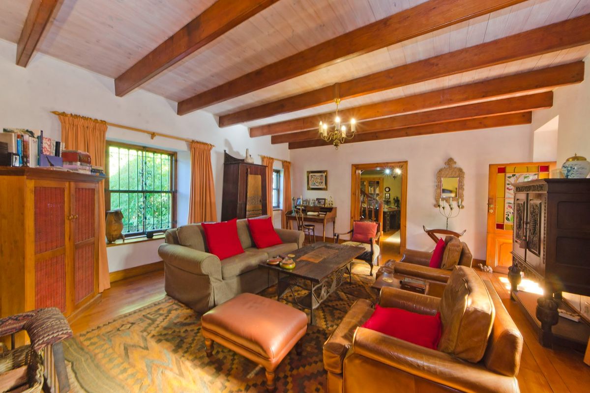 A Home with Heart  - Photo 3