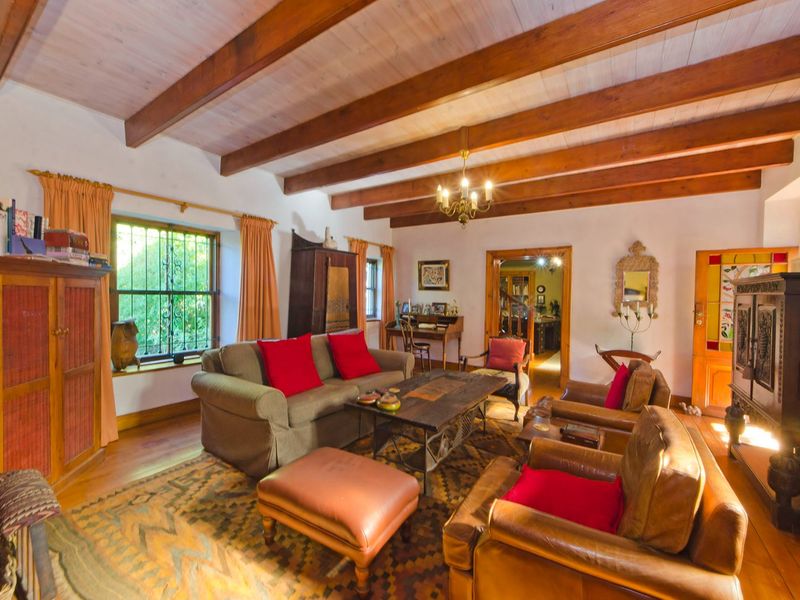 A Home with Heart  - Photo 3