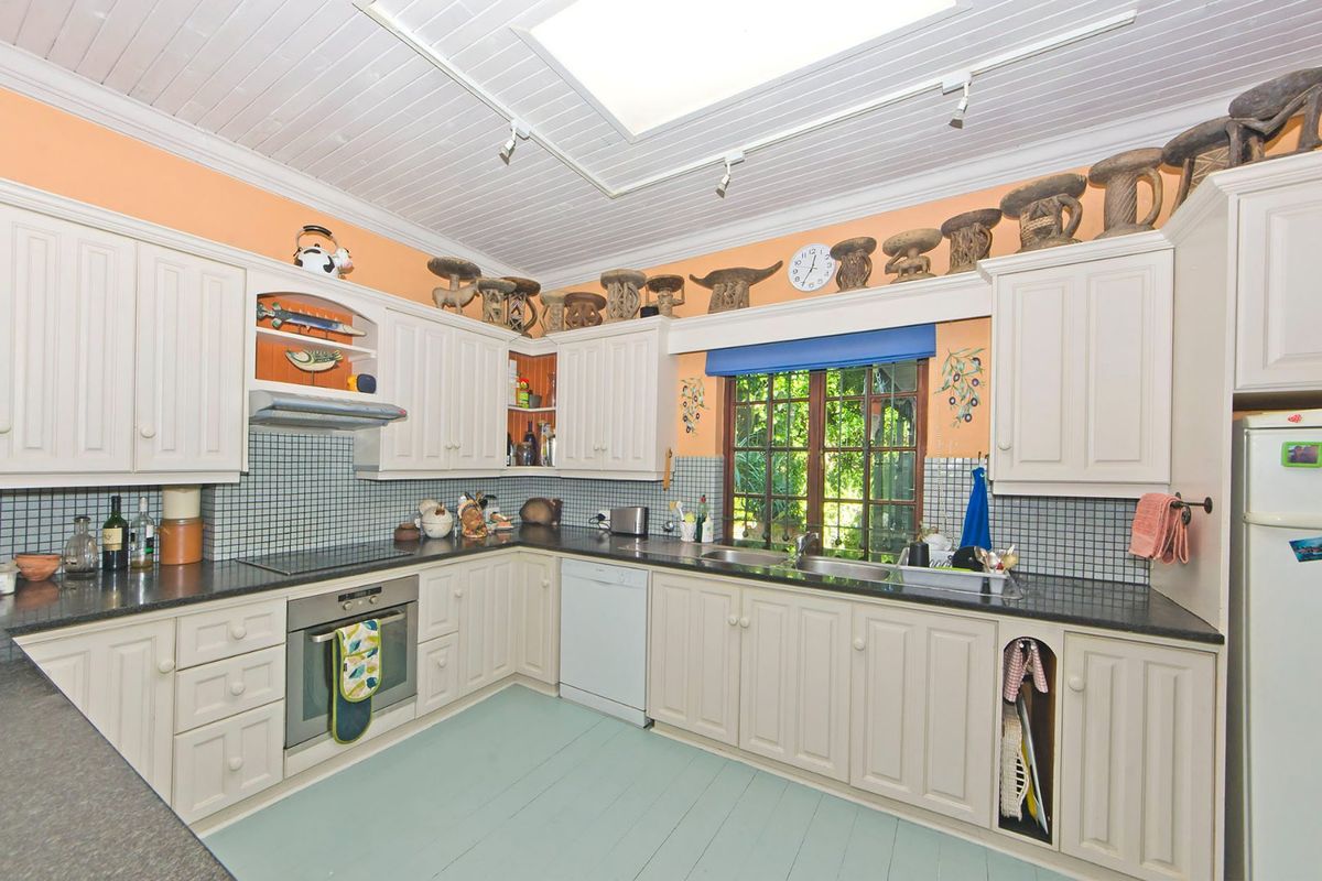 A Home with Heart  - Photo 5