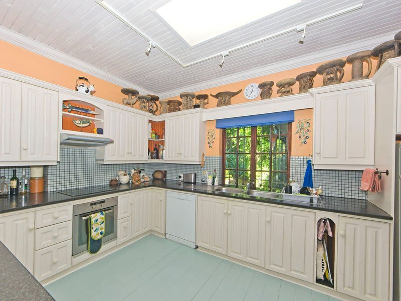 A Home with Heart  - Photo 5