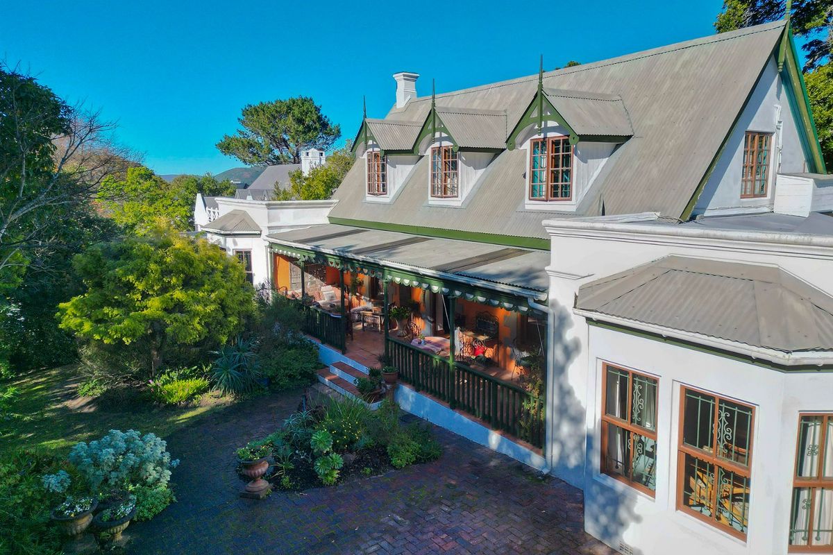 A Home with Heart  - Photo 2