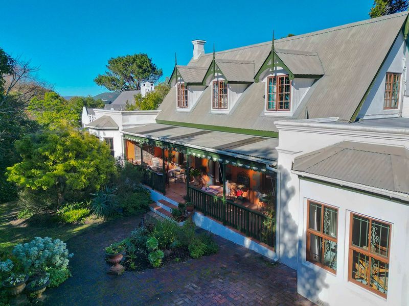 A Home with Heart  - Photo 2