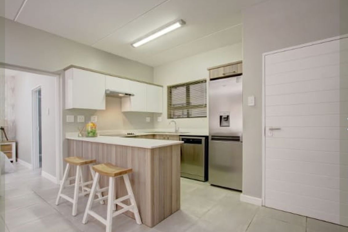 Luxurious 2 Bedroom Apartment - Photo 3