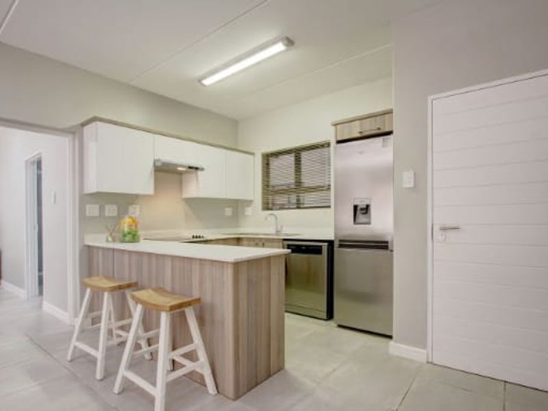 Luxurious 2 Bedroom Apartment - Photo 3