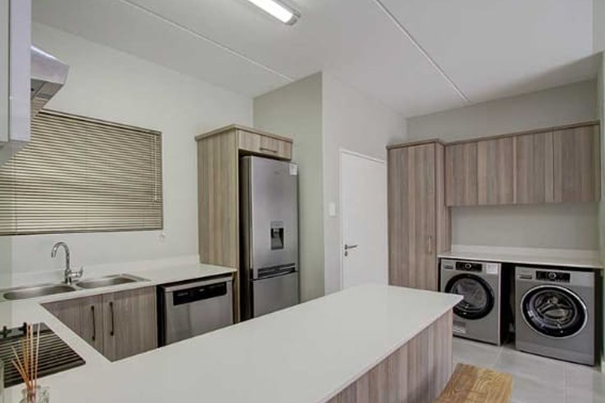 Luxurious 2 Bedroom Apartment - Photo 5