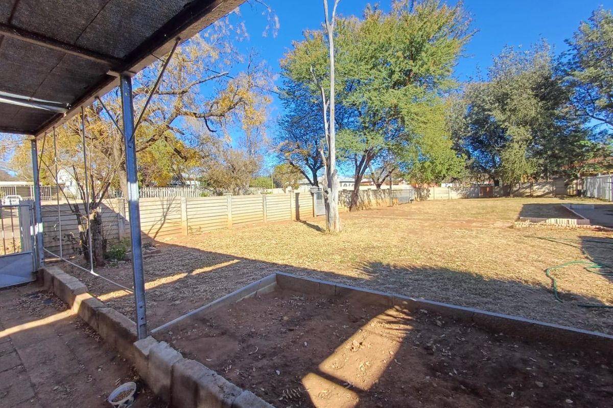 Investment Opportunity in Freemanville, Klerksdorp – Spacious Family Home with Three Income-Generating Flats - Photo 5