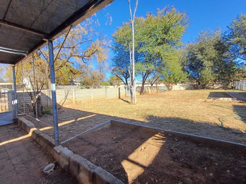 Investment Opportunity in Freemanville, Klerksdorp – Spacious Family Home with Three Income-Generating Flats - Photo 5