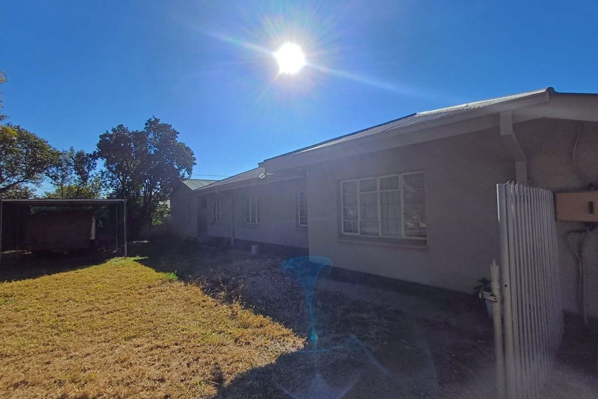 Investment Opportunity in Freemanville, Klerksdorp – Spacious Family Home with Three Income-Generating Flats - Photo 3