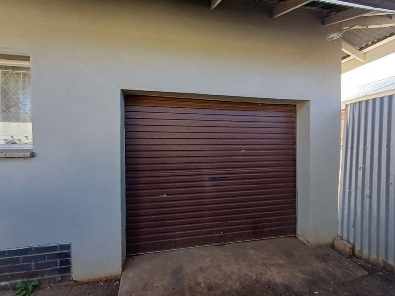 Investment Opportunity in Freemanville, Klerksdorp – Spacious Family Home with Three Income-Generating Flats - Photo 10