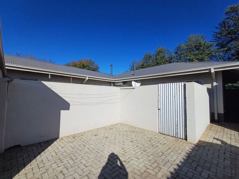 Investment Opportunity in Freemanville, Klerksdorp – Spacious Family Home with Three Income-Generating Flats - Photo 8