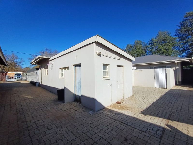 Investment Opportunity in Freemanville, Klerksdorp – Spacious Family Home with Three Income-Generating Flats - Photo 6
