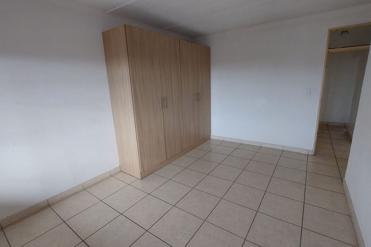 A spacious and beautiful apartment for rent in Kharwastan - Photo 4