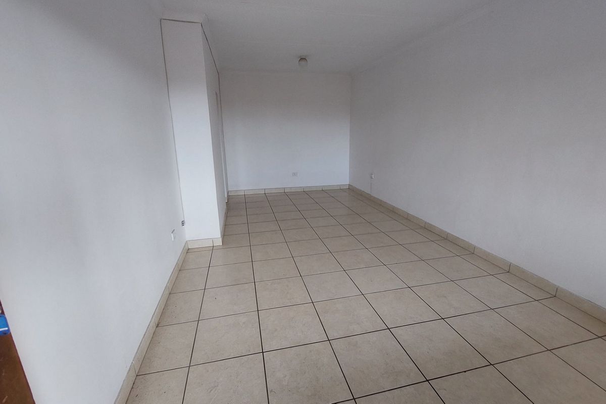 A spacious and beautiful apartment for rent in Kharwastan - Photo 2