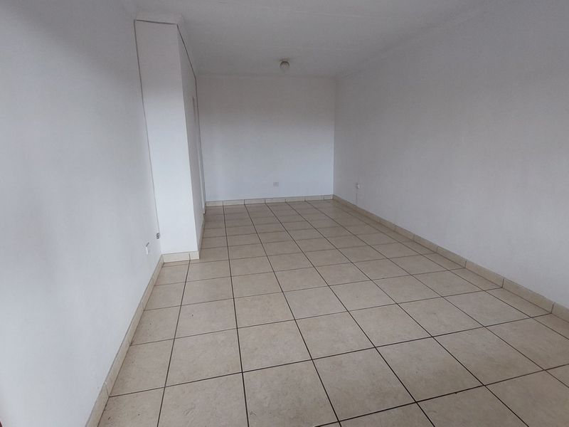 A spacious and beautiful apartment for rent in Kharwastan - Photo 2