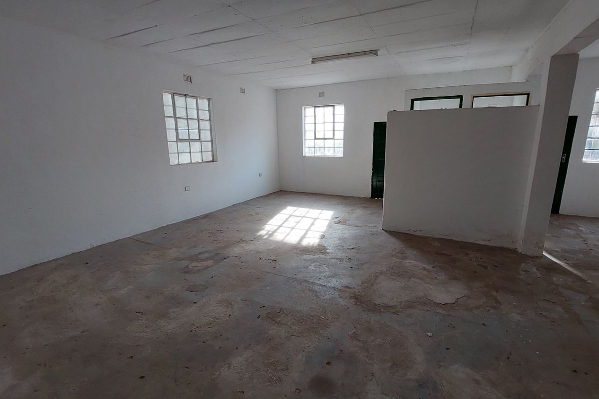 A mini factory or warehouse to rent in Chatsworth - Photo 5