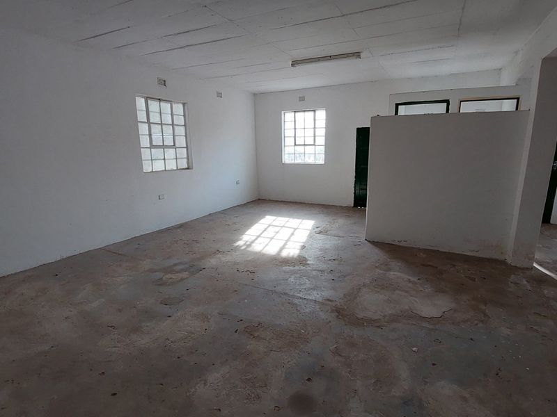 A mini factory or warehouse to rent in Chatsworth - Photo 5