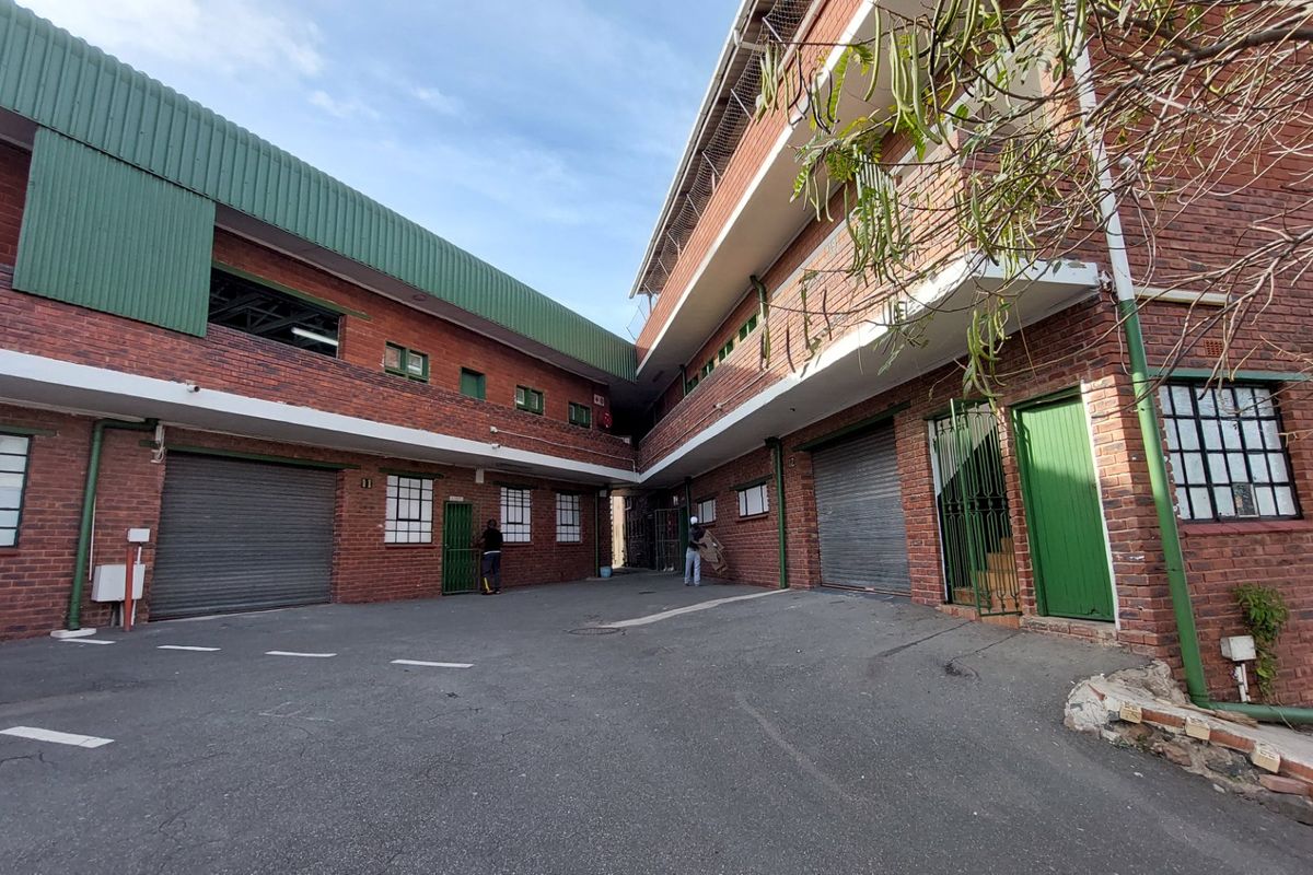 A mini factory or warehouse to rent in Chatsworth - Photo 2