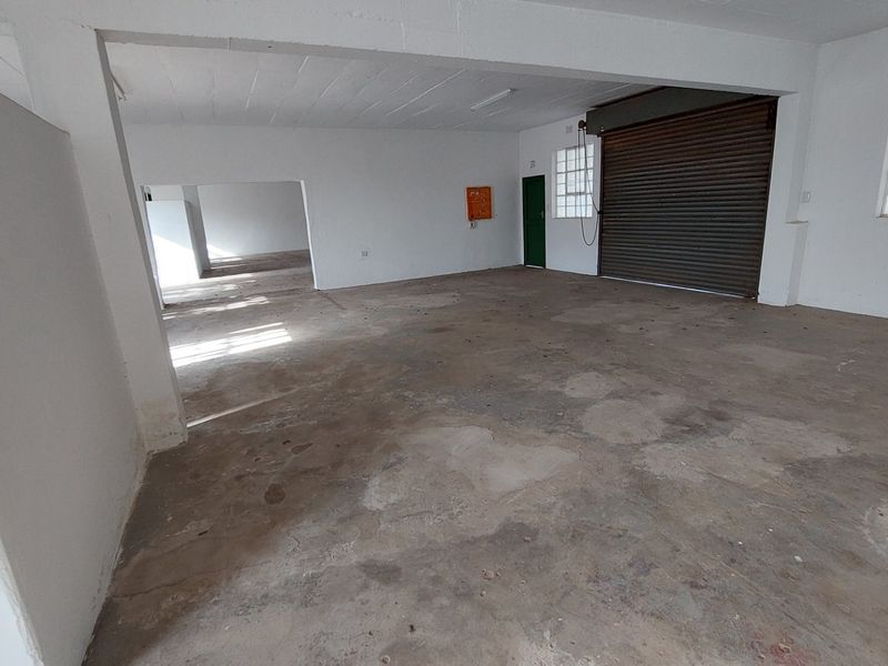 A mini factory or warehouse to rent in Chatsworth - Photo 8