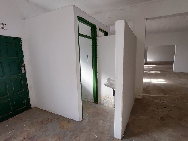 A mini factory or warehouse to rent in Chatsworth - Photo 6