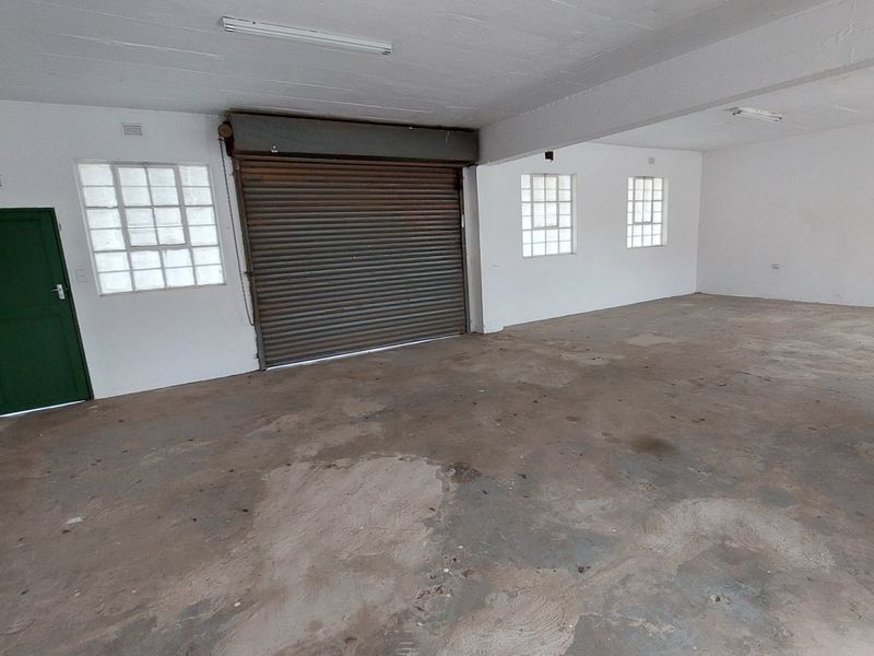 A mini factory or warehouse to rent in Chatsworth - Photo 4