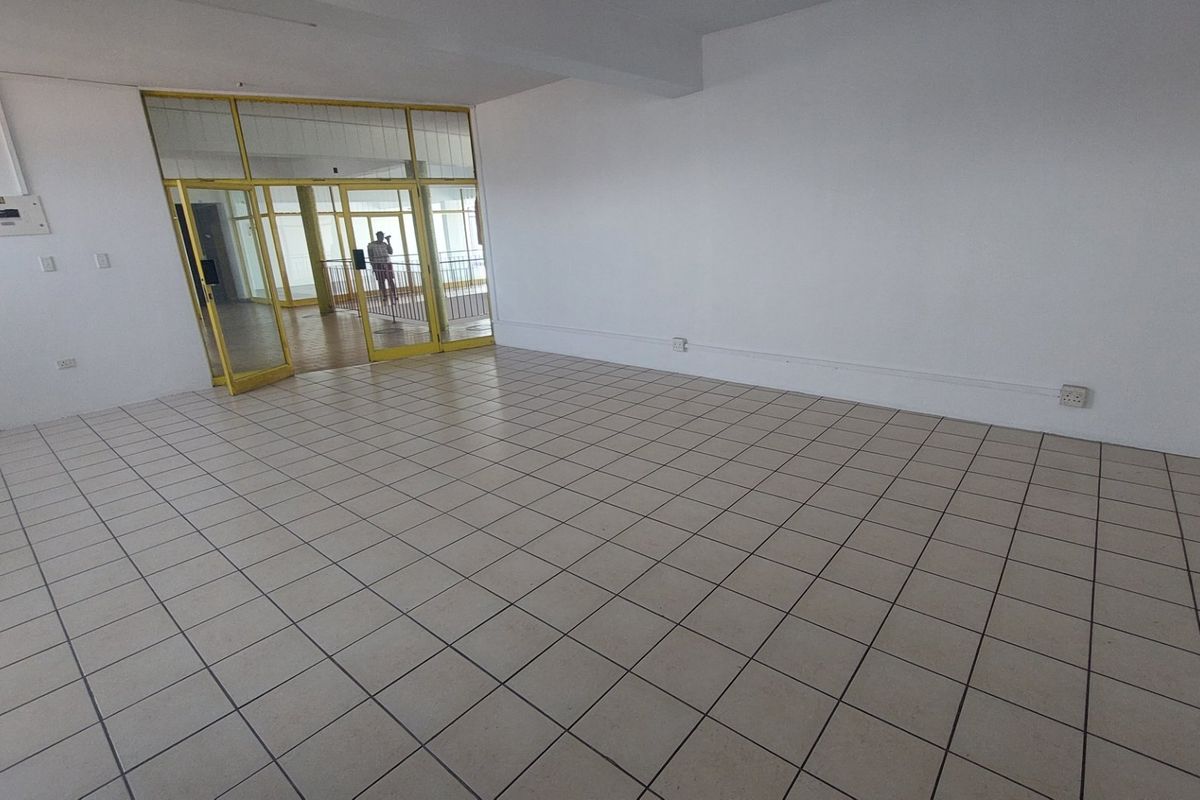 Retail space for rental in a busy hub of Phoenix which at the entrance to the Phoenix Plaza - Photo 4