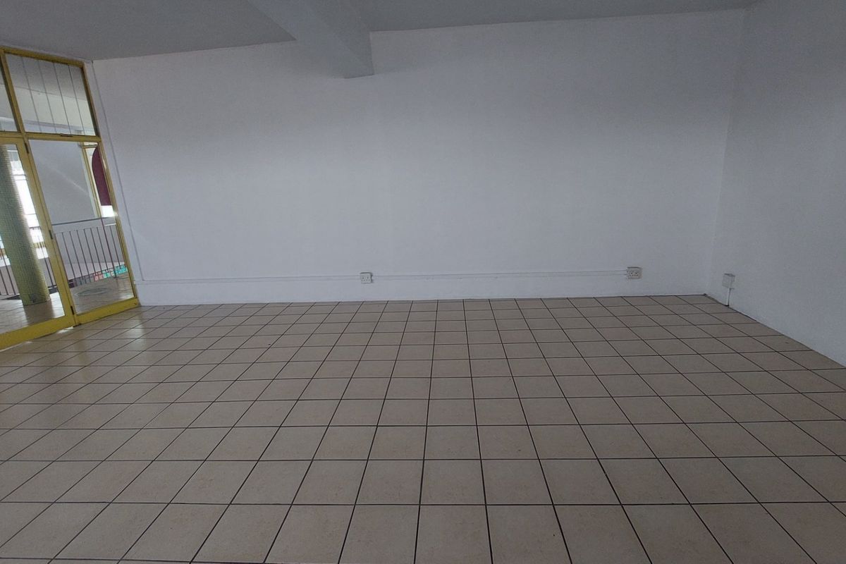 Retail space for rental in a busy hub of Phoenix which at the entrance to the Phoenix Plaza - Photo 3