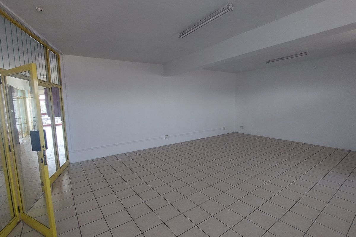 Retail space for rental in a busy hub of Phoenix which at the entrance to the Phoenix Plaza - Photo 2