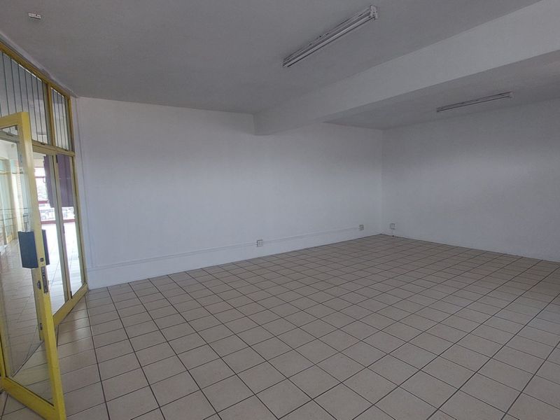 Retail space for rental in a busy hub of Phoenix which at the entrance to the Phoenix Plaza - Photo 2