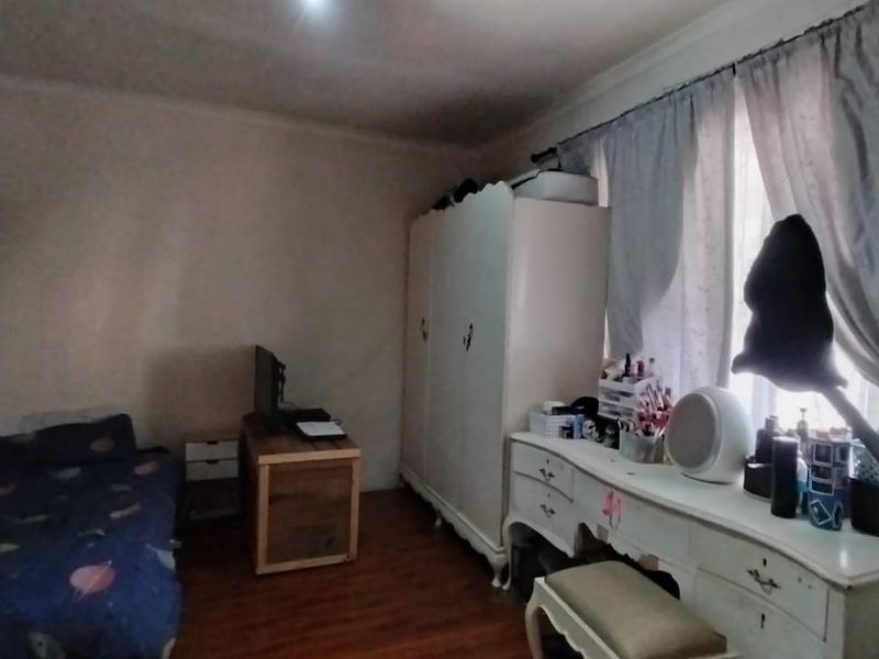 Spacious 6-Bedroom Home with Excellent Rental Potential – R12,000 Monthly Income Possibility for Sale in Bridgetown. - Photo 6