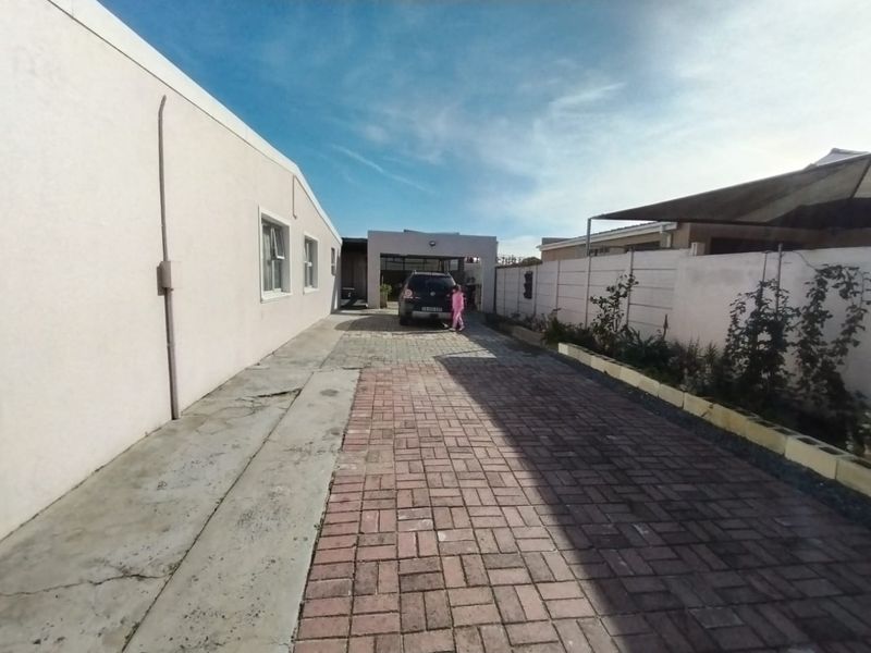 Spacious 6-Bedroom Home with Excellent Rental Potential – R12,000 Monthly Income Possibility for Sale in Bridgetown. - Photo 4