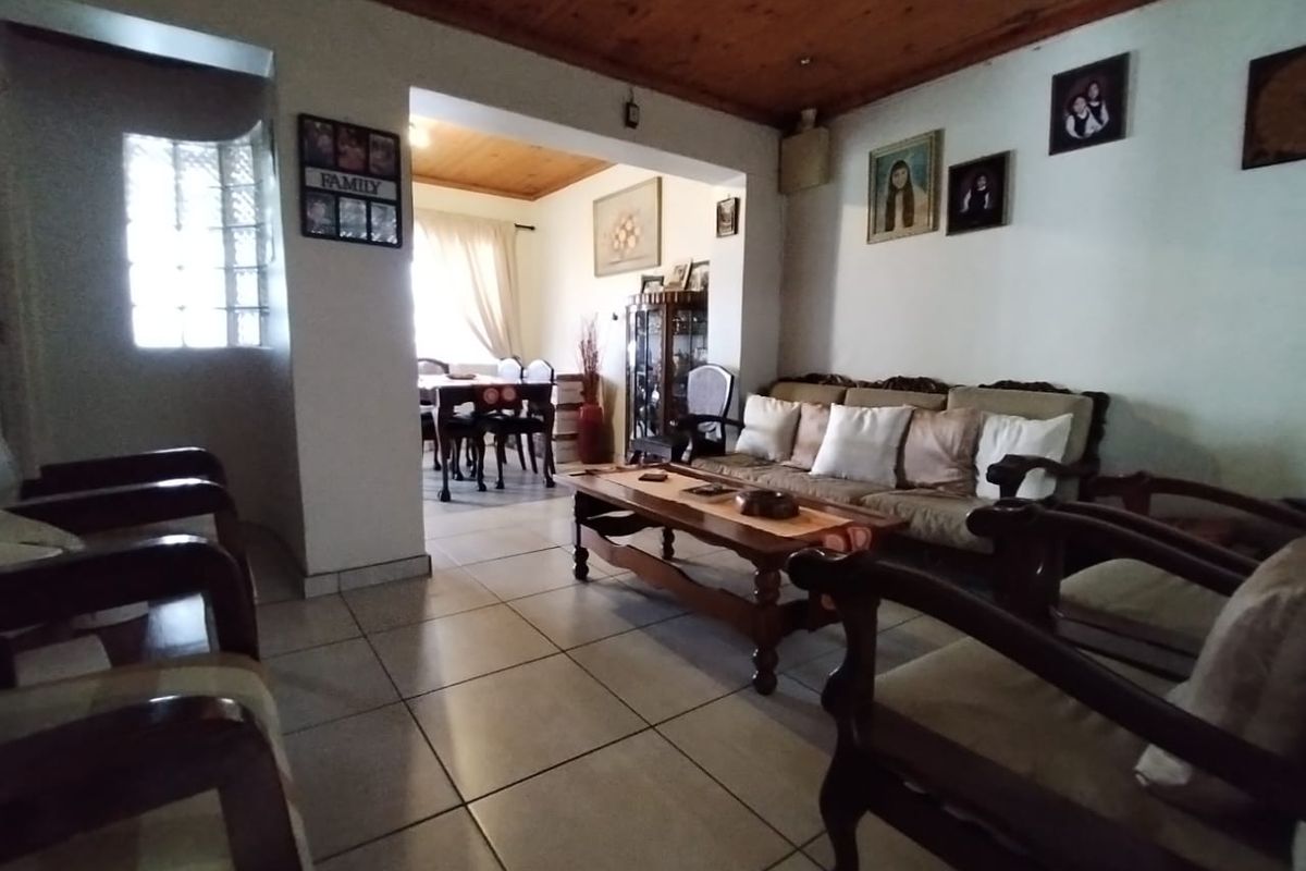 Spacious 6-Bedroom Home with Excellent Rental Potential – R12,000 Monthly Income Possibility for Sale in Bridgetown. - Photo 5