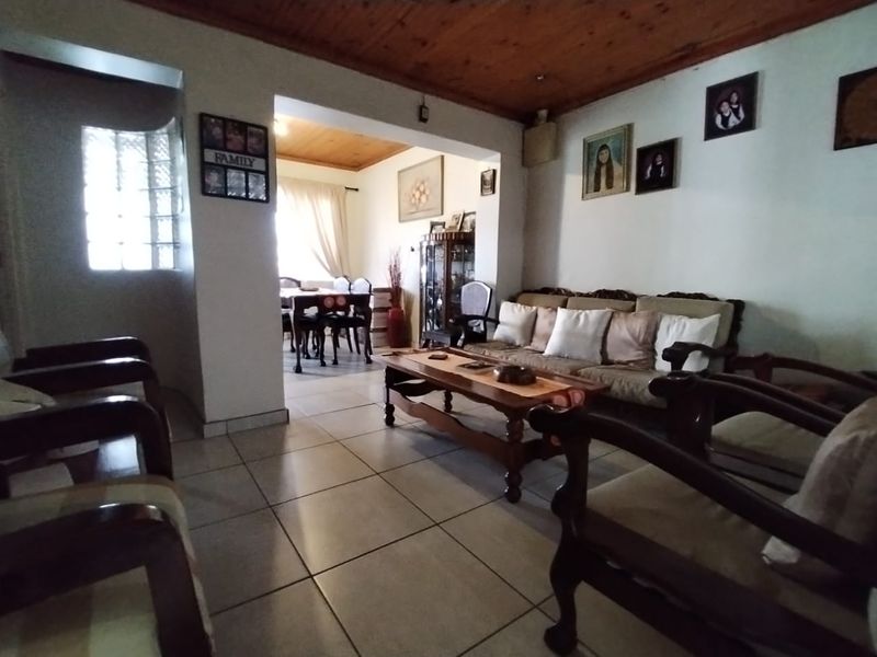 Spacious 6-Bedroom Home with Excellent Rental Potential – R12,000 Monthly Income Possibility for Sale in Bridgetown. - Photo 5