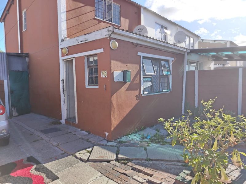 Two-Bedroom family Home for sale with Spacious Yard in Lotus River.  - Photo 2