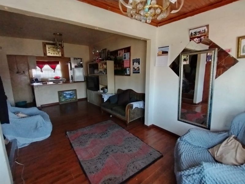 Two-Bedroom family Home for sale with Spacious Yard in Lotus River.  - Photo 3