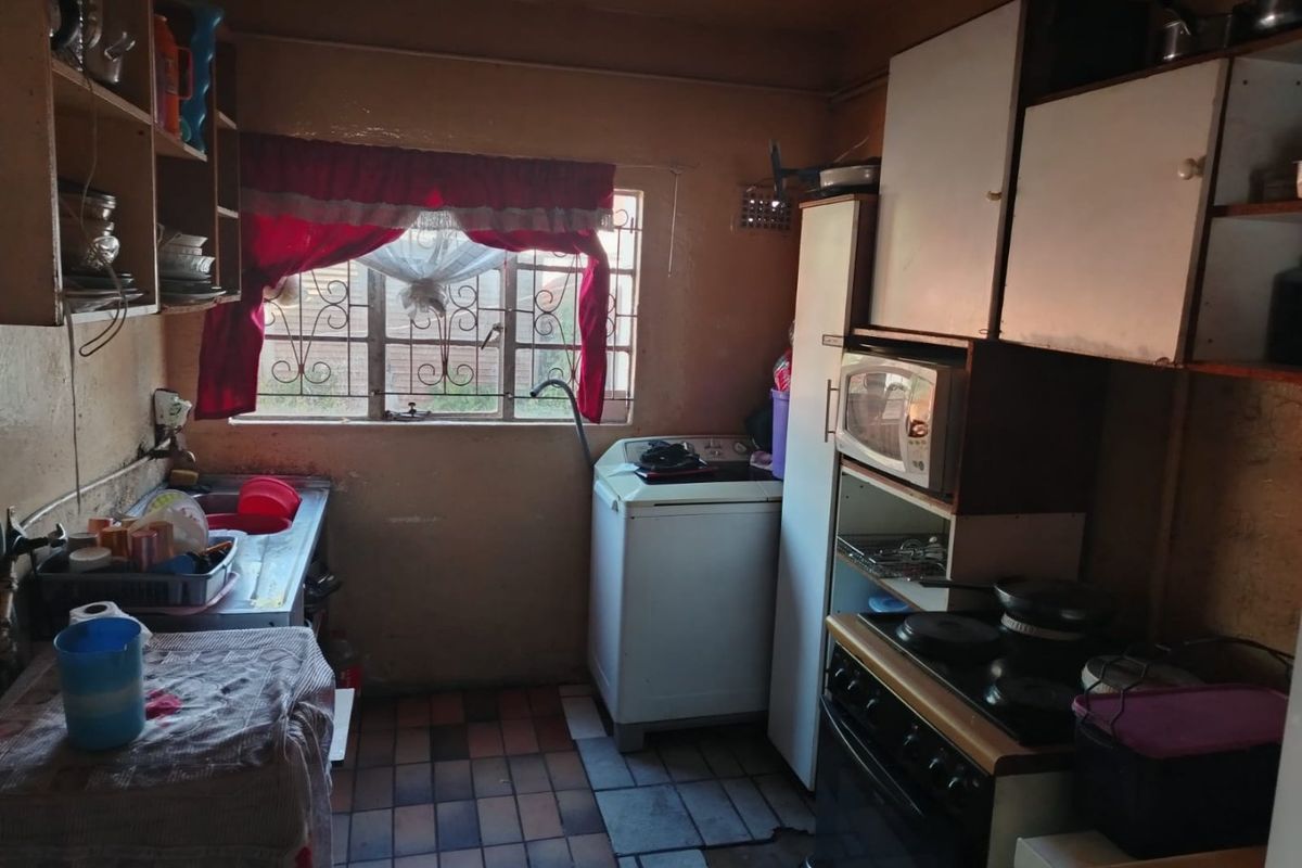 Two-Bedroom family Home for sale with Spacious Yard in Lotus River.  - Photo 4
