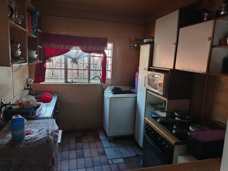 Two-Bedroom family Home for sale with Spacious Yard in Lotus River.  - Photo 4