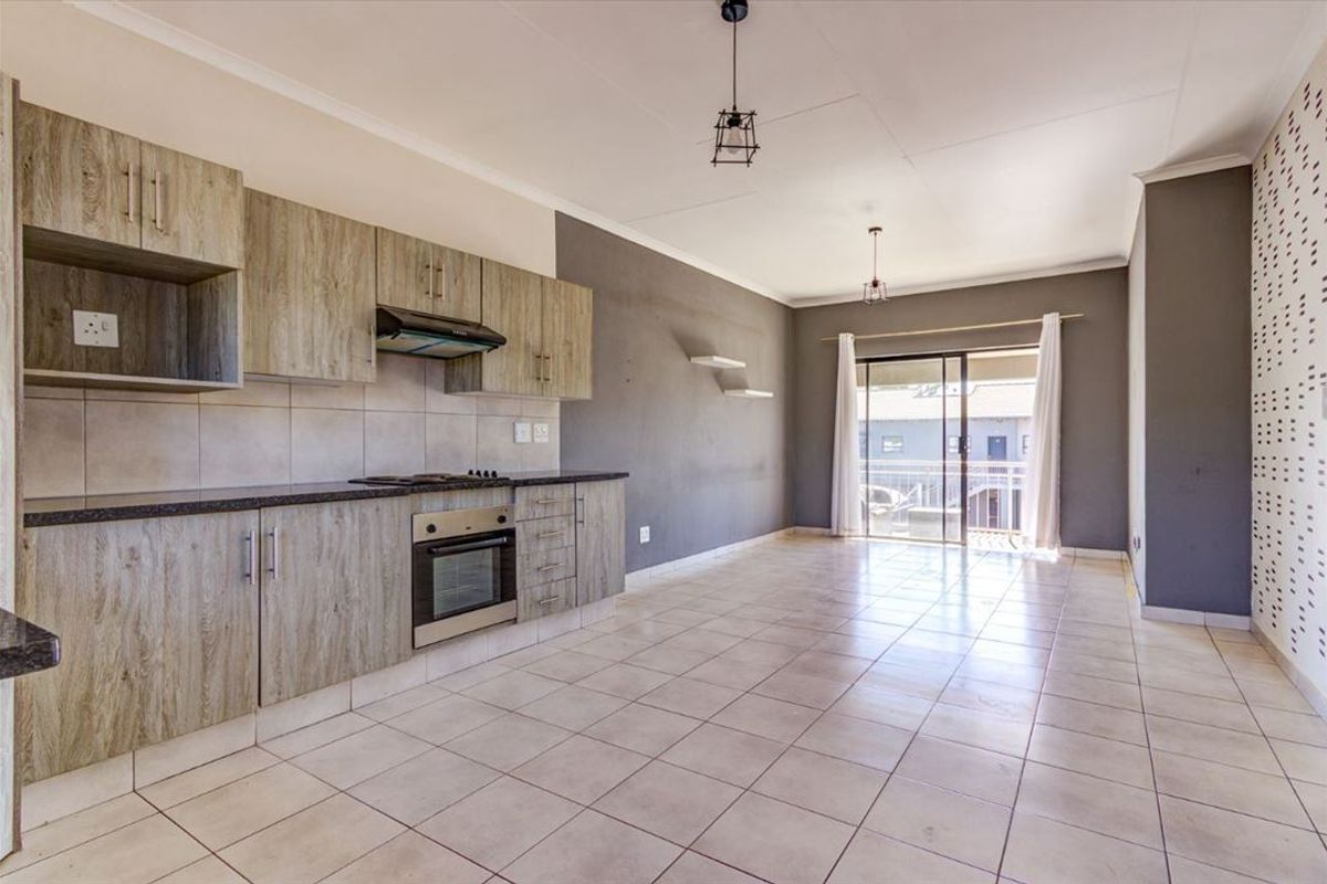 Charming Two-Bedroom Retreat - Photo 2